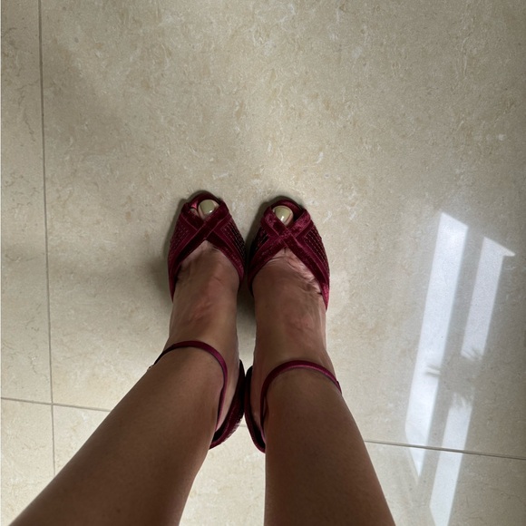 Gucci sequin, velvet and silk heeled sandals. Size 6 1/2. - Picture 9 of 11
